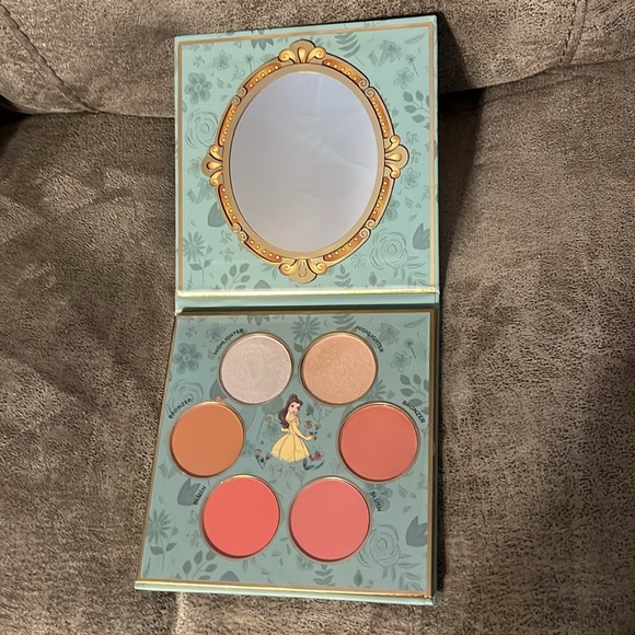 NWT Disney Makeup Disney Princess Belle Complexion Palette - Picture 3 of 6
